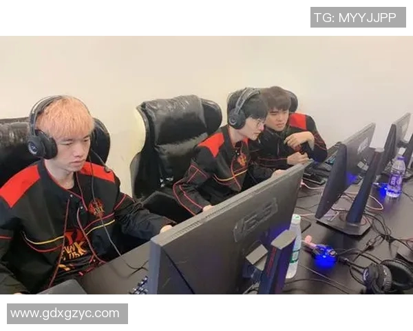 电竞比分聚焦和平精英JDG战队灵活性策略分析与战术应用探讨实时数据